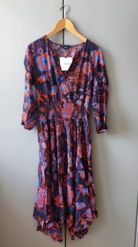 Desigual-mekko viskoosista kukkakuvioilla