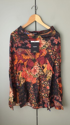 Desigual-hame viskoosista, kukkakuviolla